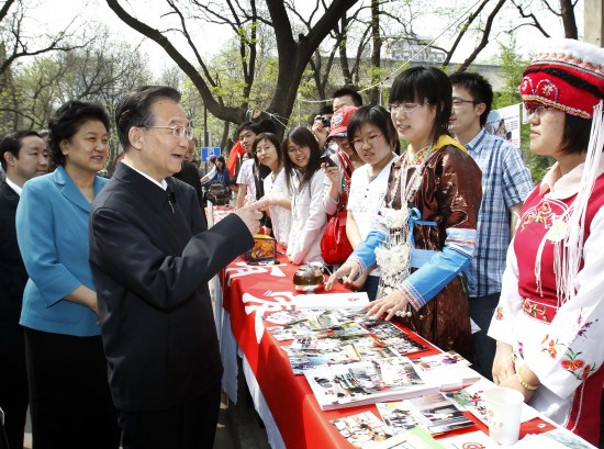 温家宝：要懂得科学民主含义并融入实践